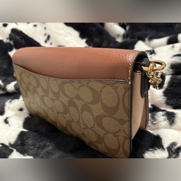 Coach Morgan Shoulder Bag 26 - Picture 2 of 7